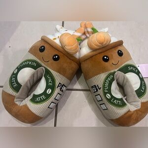BRAND NEW Feetmoji Women's Pumpkin Latte Plush Slippers Size 5/6